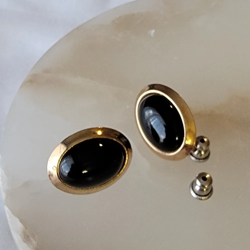 Vintage Oval Cabochon Earrings Gold and Black
